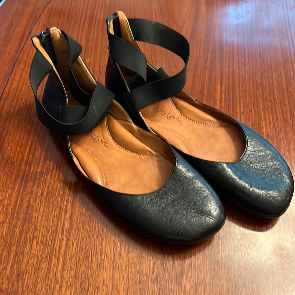 Gentle Souls Women’s Black Bay Unique Ballet Flat size 10